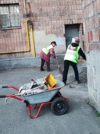 Новини Харкова: прибирання після обстрілу